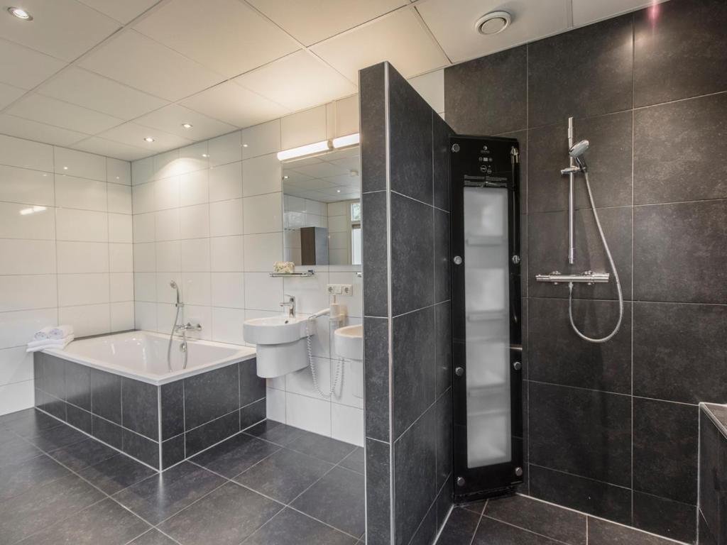 Comfort 6-Person Dog Bungalow In The Holiday Park Landal Heideheuvel บีคแบร์เกิน ห้อง รูปภาพ