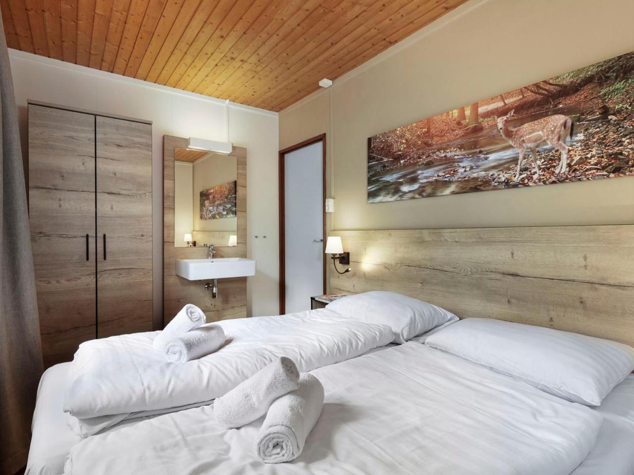 Comfort 6-Person Dog Bungalow In The Holiday Park Landal Heideheuvel บีคแบร์เกิน ห้อง รูปภาพ