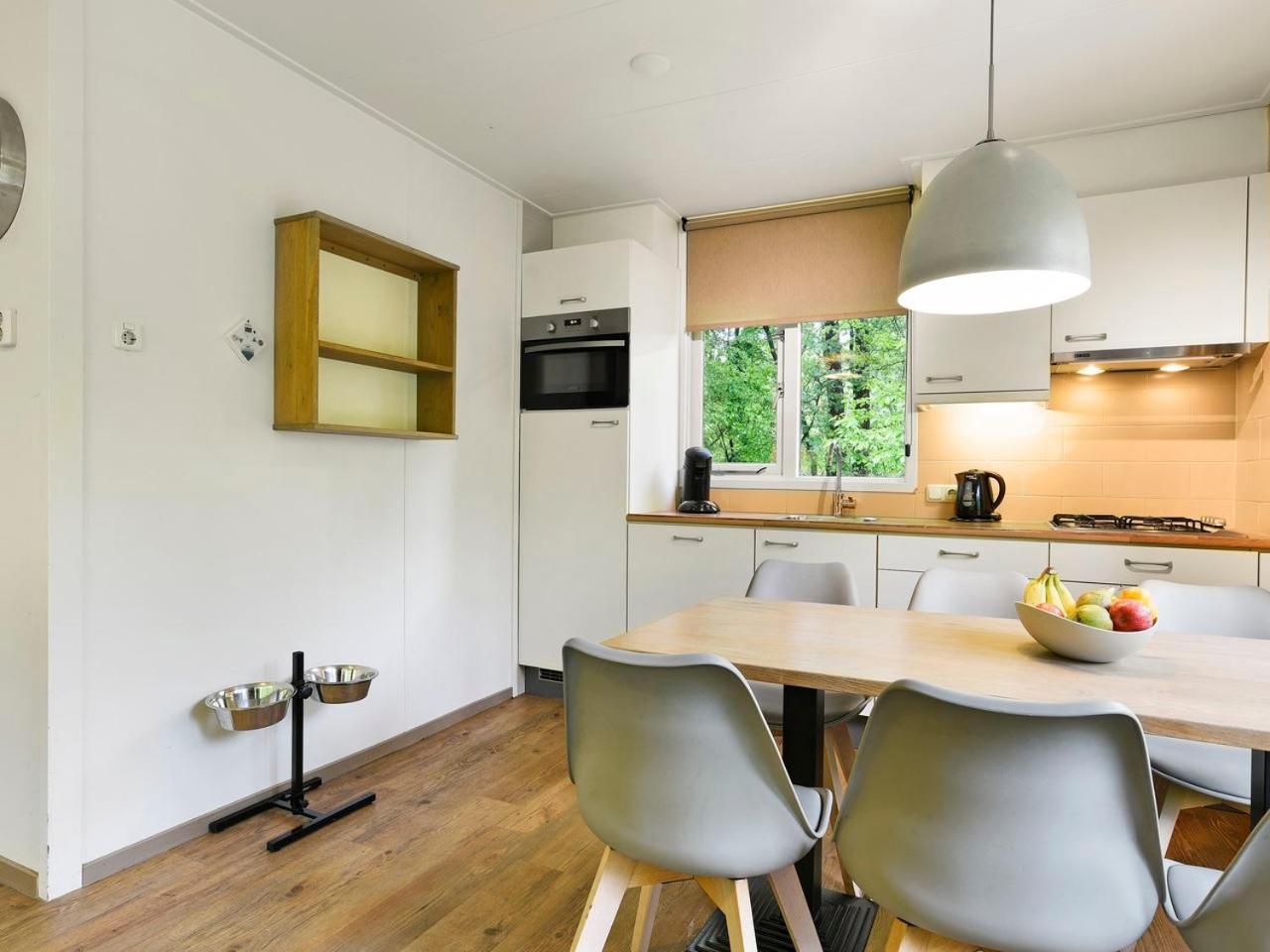Comfort 6-Person Dog Bungalow In The Holiday Park Landal Heideheuvel บีคแบร์เกิน ภายนอก รูปภาพ